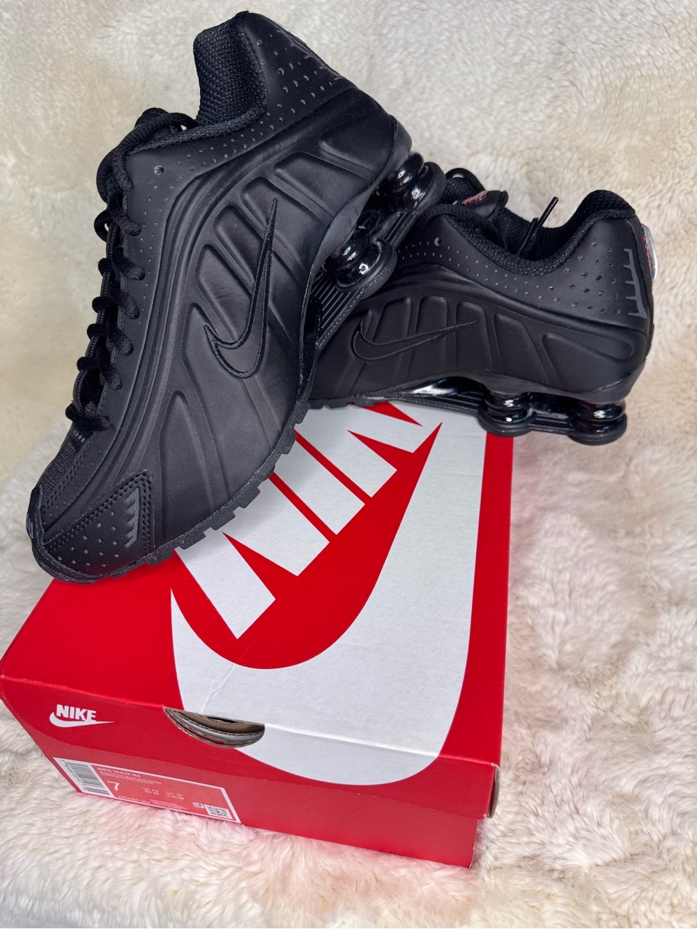 New 📦 Women’s Black Nike Shox R4 Size 7